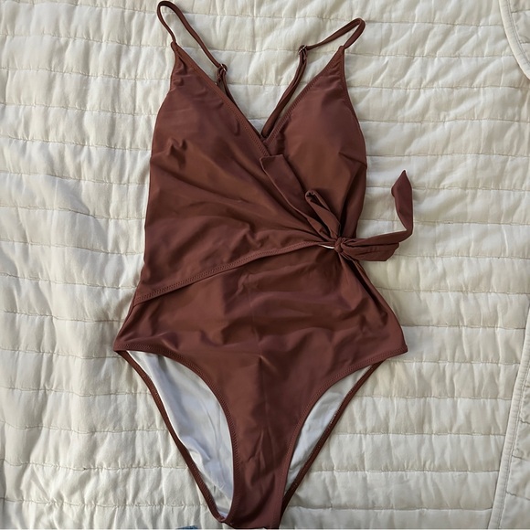 Women’s One-Piece Swimsuit Collection - Size Medium - Picture 11 of 13